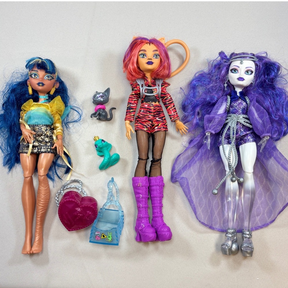 Monster High G3 Doll Lot Cleo de Nile Toralei Stripe Spectra Vondergeist Pets